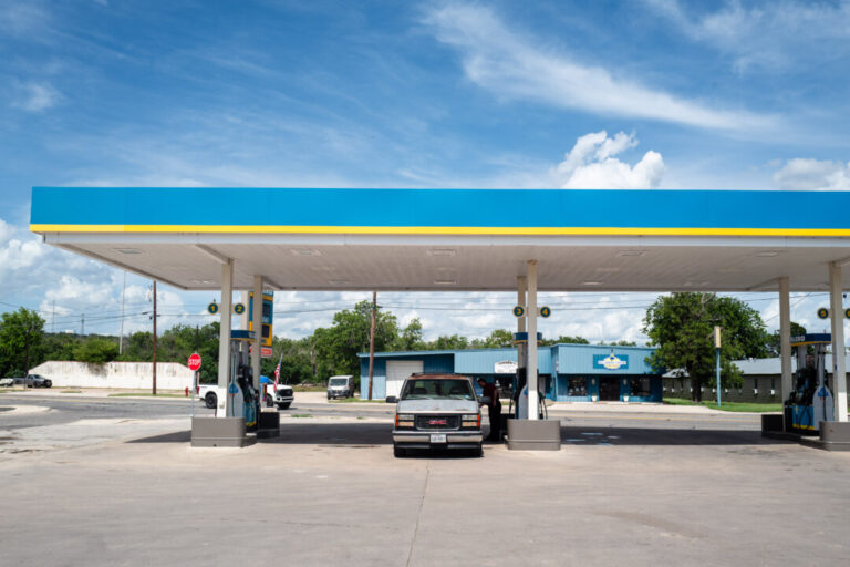 christmas-day-gas-prices-could-hit-$2.79:-gasbuddy