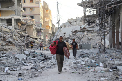 gaza-cease-fire-holds-ahead-of-hostage-release,-trump-visit