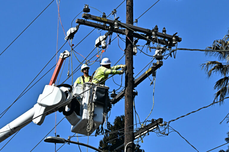 ‘ai-can’t-climb-a-utility-pole’—experts-warn-of-‘silver-tsunami’-in-us-utilities