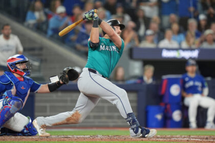 raleigh-homers,-polanco-drives-in-2-runs-and-mariners-beat-blue-jays-3-1-in-alcs-opener