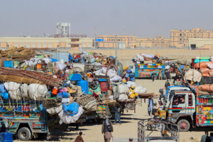dozens-killed-in-pakistan-afghanistan-clashes,-border-closed