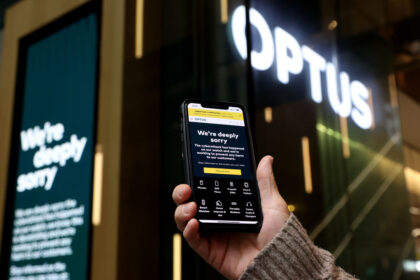 ‘unacceptable’:-optus-admits-process-breakdowns-after-000-outage-linked-to-multiple-deaths