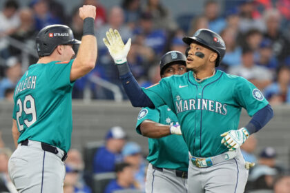 mariners-take-2-0-alcs-lead,-beat-blue-jays-10-3-as-rodriguez,-polanco-and-naylor-homer