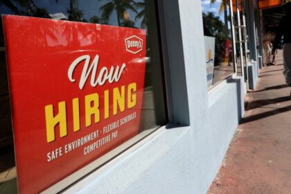 weekly-jobless-claims-decline-as-us-labor-market-stabilizes