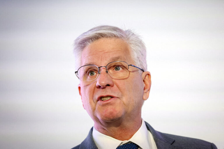 trump-says-fed-chair-candidate-waller-is-‘great’-after-interview