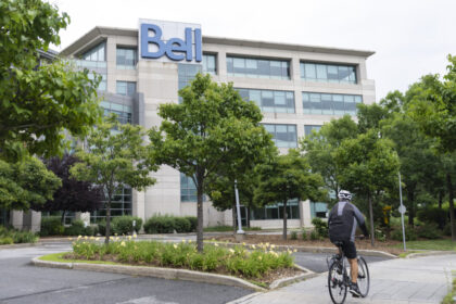 bell-to-resell-fibre-internet-in-western-canada-as-it-announces-three-year-outlook