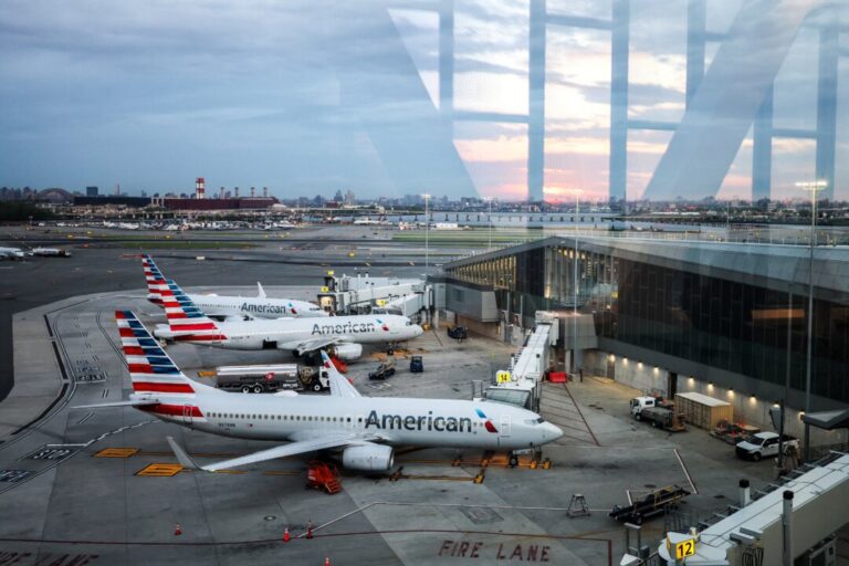 american-airlines-cancels-perks-for-basic-economy-fliers,-to-add-15-new-routes