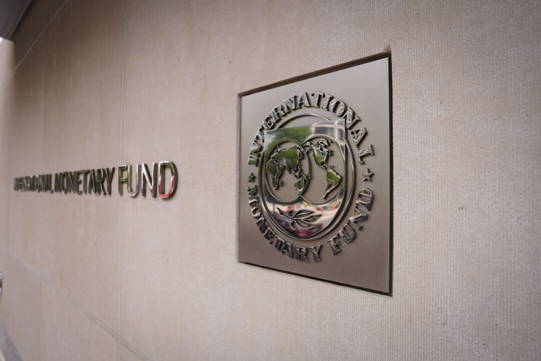 imf-lifts-2025-global-growth-forecast,-warns-of-lingering-trade-uncertainty