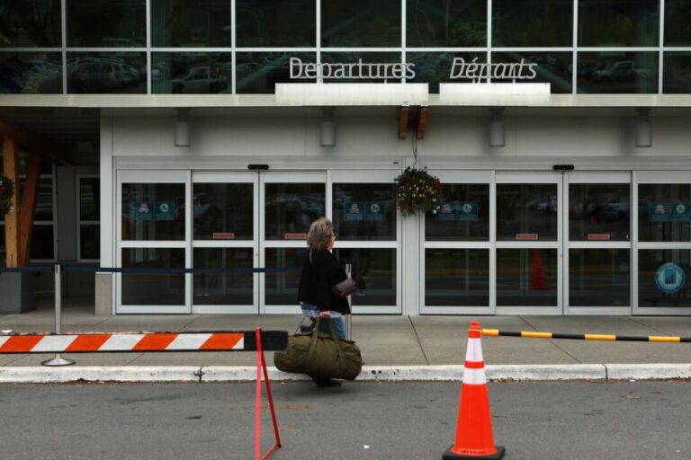 kelowna-airport-terminal-tvs-hacked-to-display-pro-hamas-messages,-2-other-airports-report-incidents