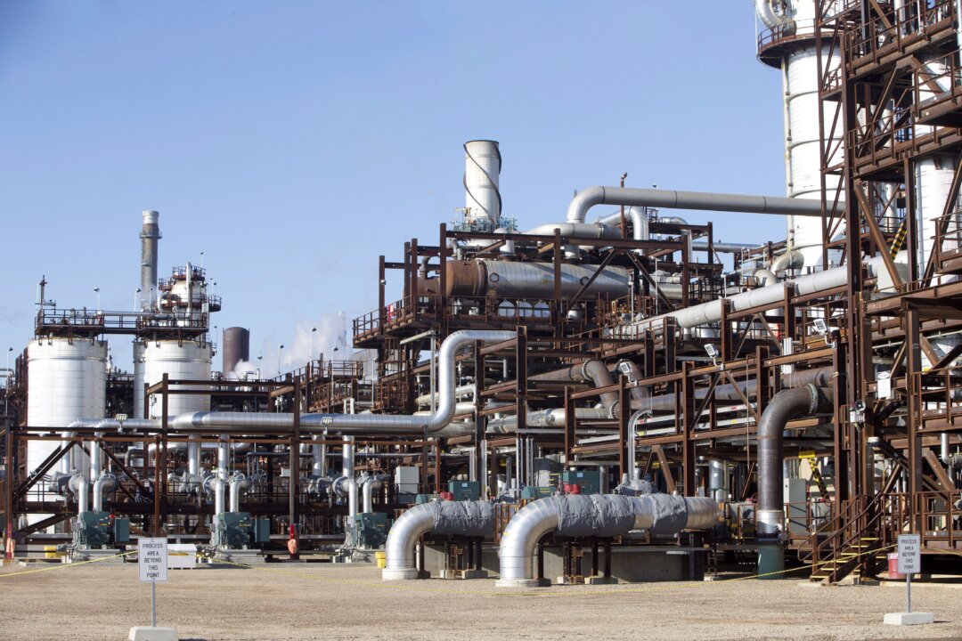 the-technical-pitfalls-and-political-perils-of-‘decarbonized’-oil