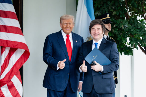 us-doubles-argentina-aid-to-$40-billion-with-peso-purchases,-private-debt-facility