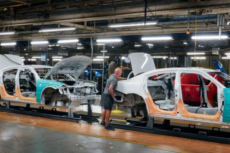 ottawa-threatens-stellantis-with-legal-action-after-brampton-plant-u-turn