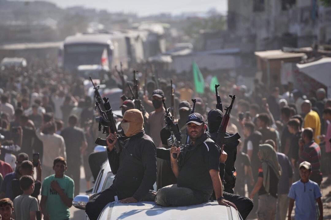 us-will-‘go-in-and-kill’-hamas-if-it-doesn’t-stop-violence-in-gaza:-trump