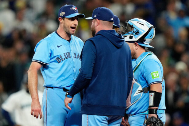 scherzer-turns-back-the-clock-and-blue-jays-beat-mariners-8-2-in-game-4-to-even-alcs