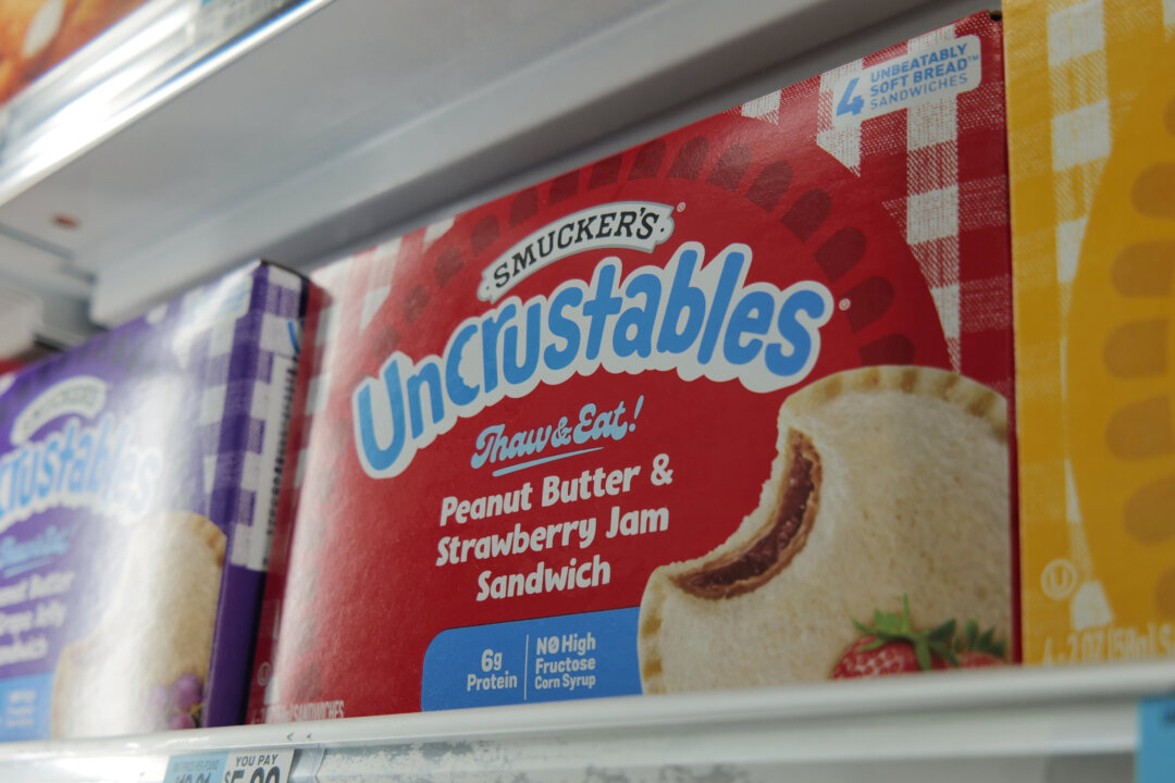 smucker-sues-trader-joe’s,-saying-its-new-pb&j-sandwiches-are-too-similar-to-uncrustables