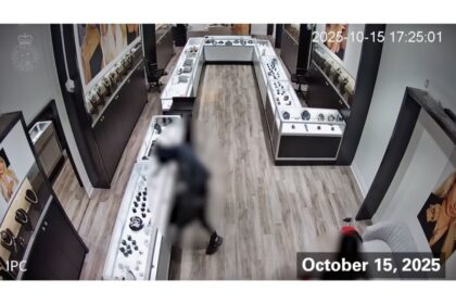 police-release-video-of-southern-ontario-smash-and-grab-as-search-continues-for-one-suspect