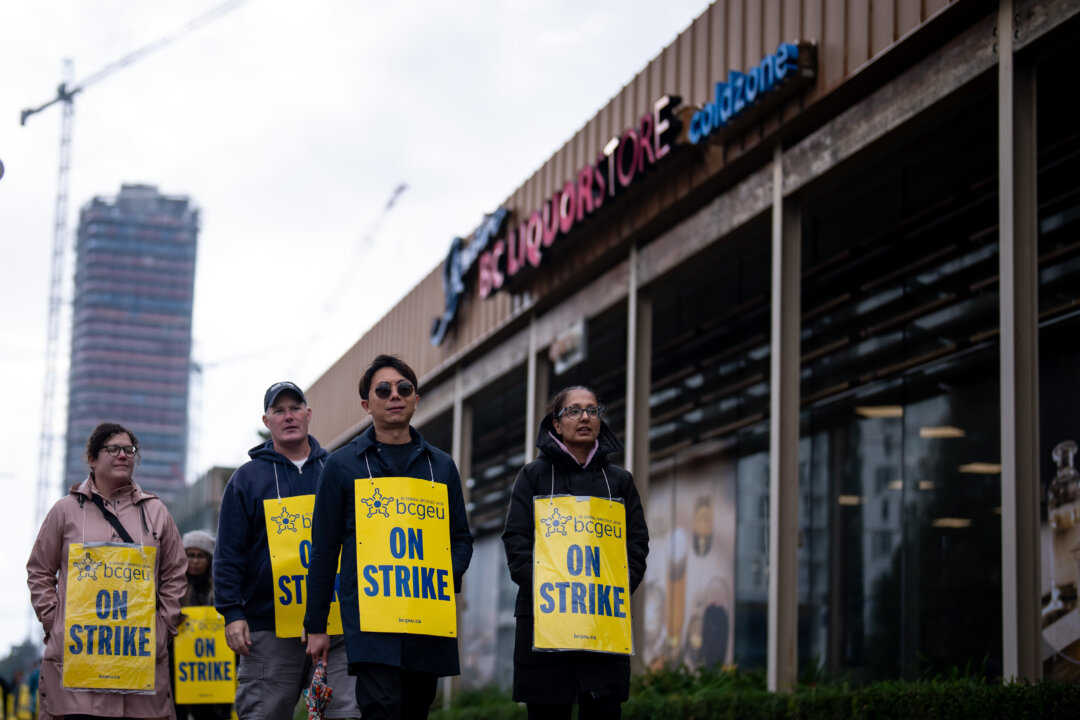 bc-public-service-workers-agree-to-non-binding-mediation-with-province-after-striking-for-7-weeks