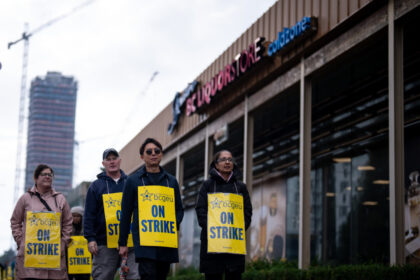bc-public-service-workers-agree-to-non-binding-mediation-with-province-after-striking-for-7-weeks