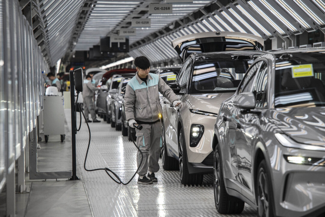 rights-groups-urge-ottawa-to-maintain-chinese-ev-tariffs-amid-canola-dispute