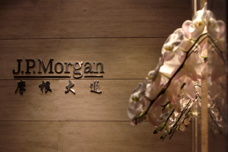 jpmorgan,-goldman-sachs-navigate-china-market-amid-rising-tensions