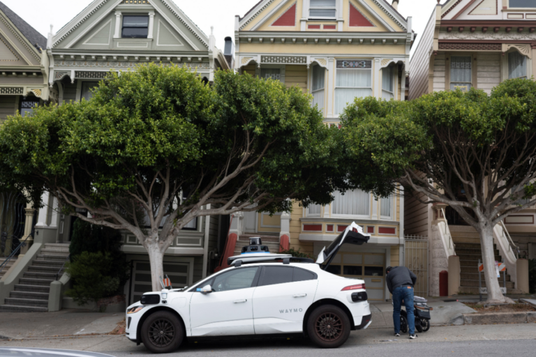 waymo-self-driving-cars-stopped,-blocked-roads-during-san-francisco-power-outage