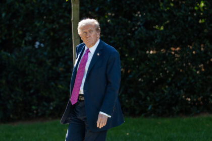 trump-warns-us-will-be-‘struggling-for-years’-if-supreme-court-strikes-down-tariffs