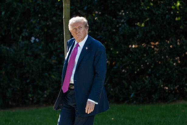 trump-warns-us-will-be-‘struggling-for-years’-if-supreme-court-strikes-down-tariffs