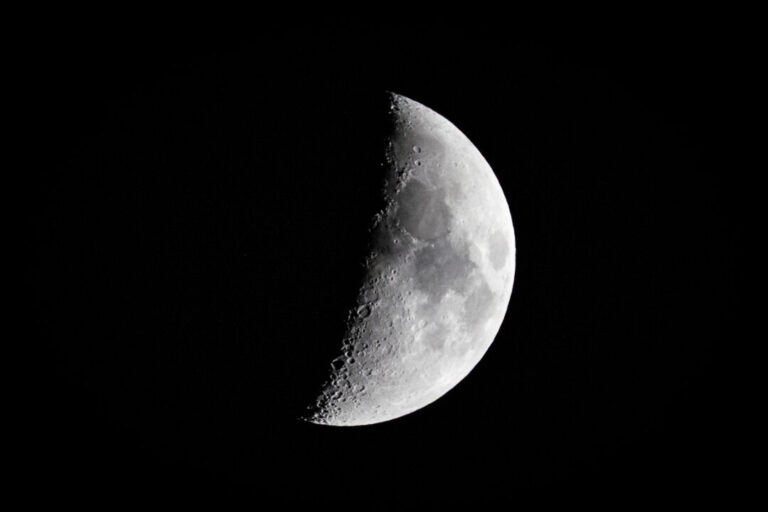 russia-announces-plan-to-put-power-plant-on-the-moon-by-2036