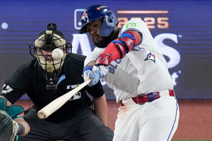 guerrero-hits-6th-postseason-homer-and-blue-jays-beat-mariners-6-2-to-force-game-7-of-alcs