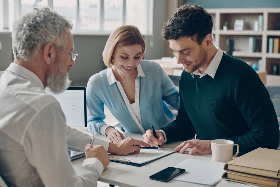 financial-advisor-vs.-accountant:-who-do-you-actually-need?