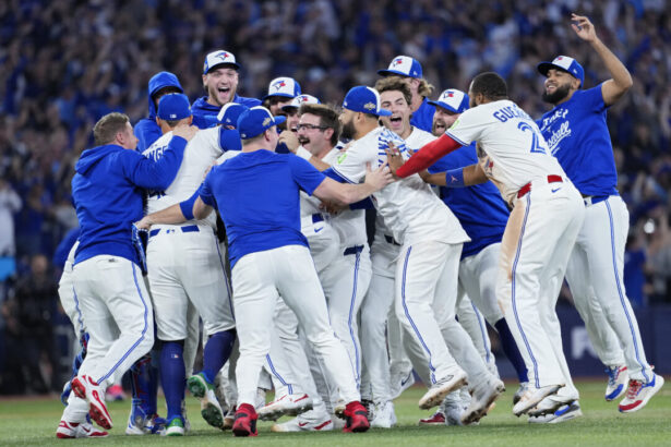 blue-jays-to-play-in-first-world-series-since-1993-after-beating-mariners