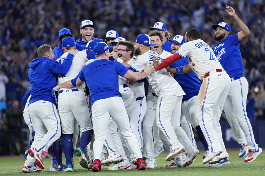 blue-jays-to-play-in-first-world-series-since-1993-after-beating-mariners