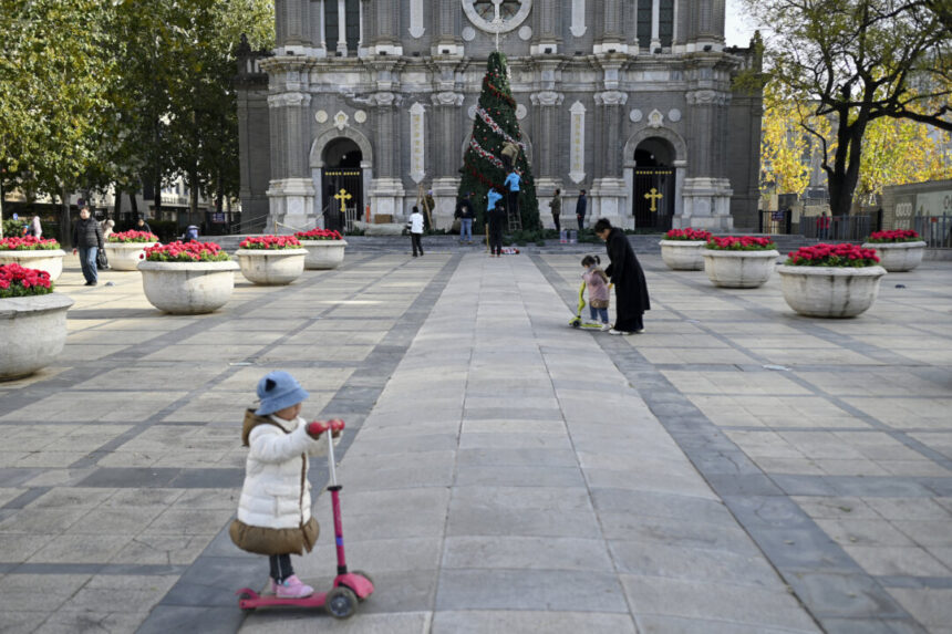 china-tightens-controls-on-christmas-gatherings-and-public-celebrations
