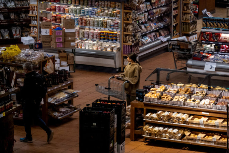 canada’s-annual-inflation-rate-rises-to-2.4%-in-september