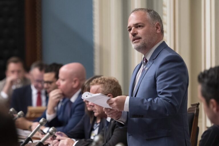 quebec-government-to-arm-roadside-traffic-inspectors