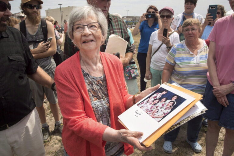 last-of-famed-canadian-quintuplets,-annette-dionne,-dies-at-91