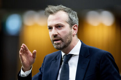 minister-defends-changes-allowing-canada-post-to-shutter-rural-offices