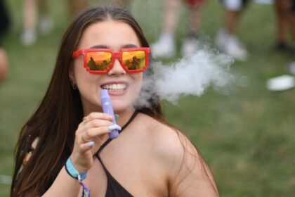 disposable-vapes-legal-again-after-new-zealand-scraps-regulation-to-resolve-court-battle