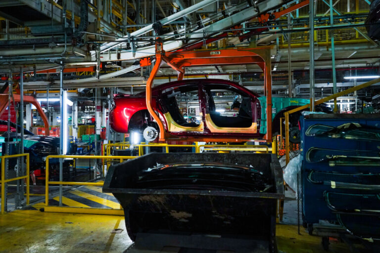 canada-cuts-quota-of-us-vehicles-that-stellantis-and-gm-can-bring-in-duty-free