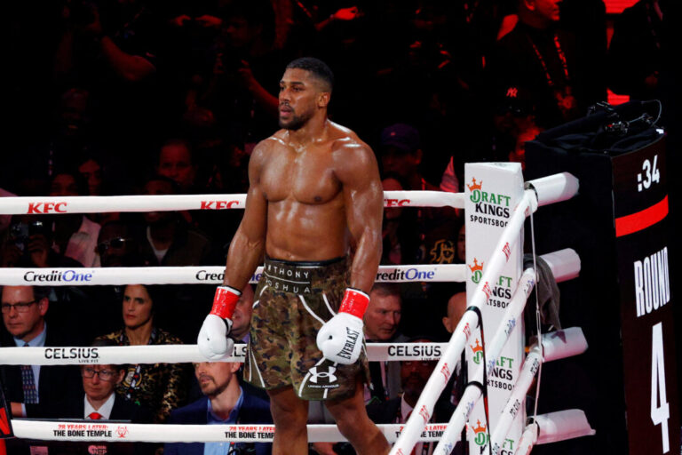 former-heavyweight-world-champion-anthony-joshua-injured-in-car-accident