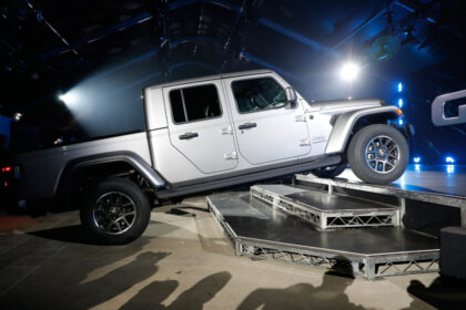 us-opens-probe-into-more-than-232,000-chrysler-vehicles-over-instrument-panel-issue