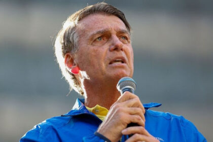 court-order-bans-bolsonaro-from-interviews,-social-media,-says-judge