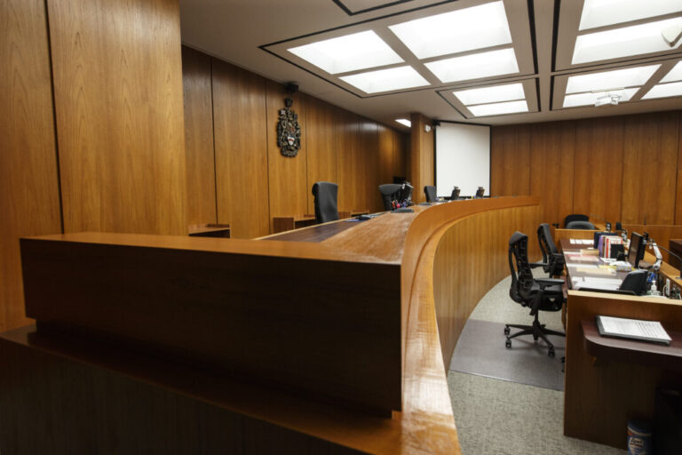 increasing-ai-use-in-canadian-courtrooms-carries-risk-of-errors,-penalties:-lawyers