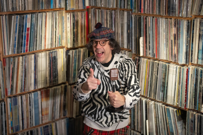 nardwuar-becomes-first-‘human-serviette’-appointed-to-order-of-canada