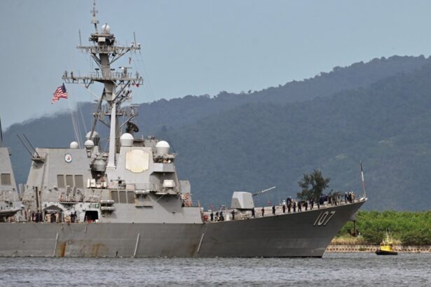 us-warship-arrives-in-trinidad-and-tobago-amid-heightened-tensions-with-venezuela
