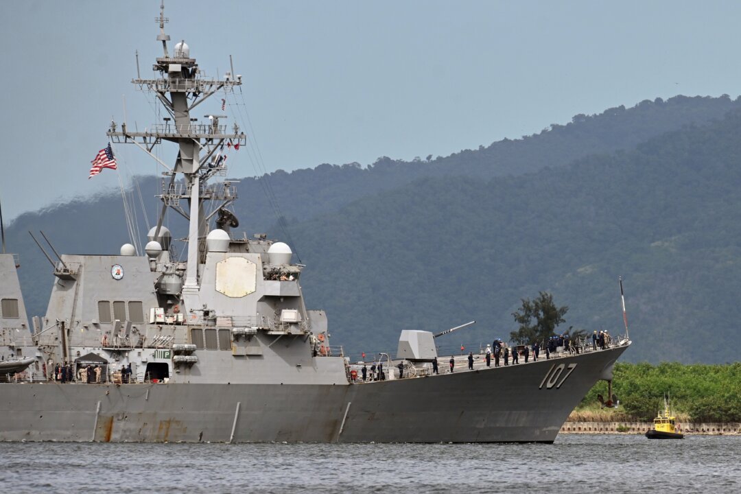us-warship-arrives-in-trinidad-and-tobago-amid-heightened-tensions-with-venezuela