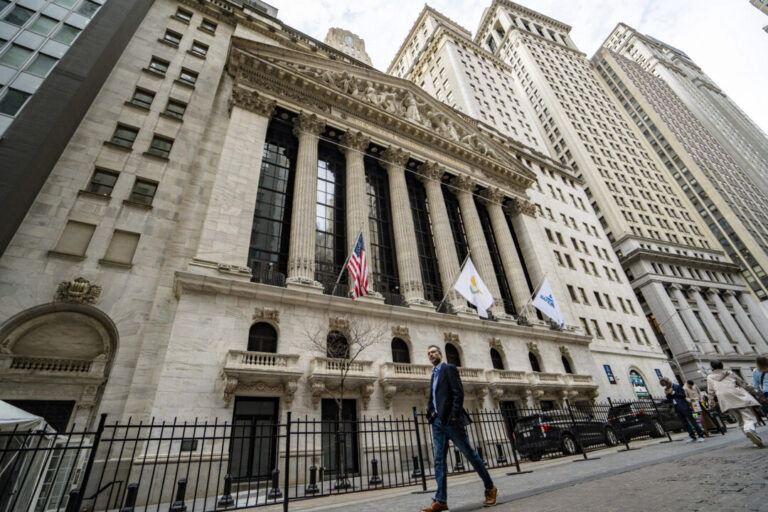 bears-and-bulls—the-best-and-worst-us-stocks-of-2025