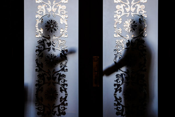 behind-ccp’s-closed-doors,-a-weakened-xi-jinping