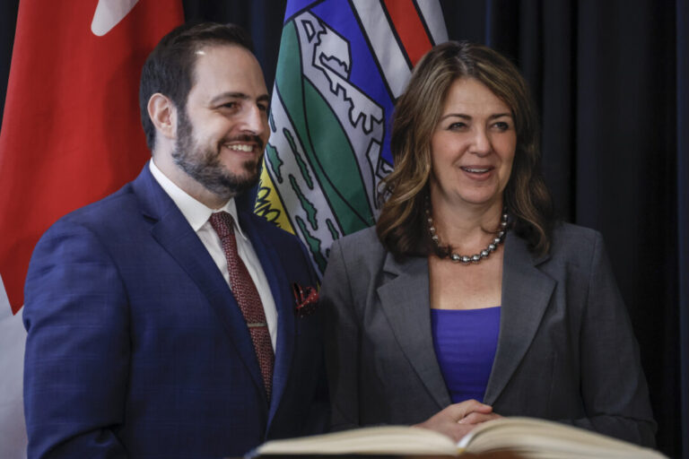 alberta-teachers-pursue-legal-action-after-smith’s-government-passes-back-to-work-bill