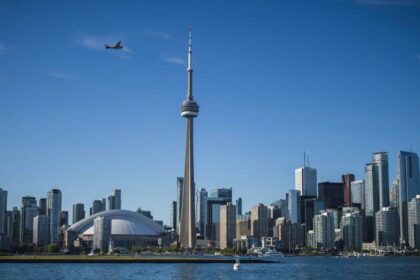 ottawa-approves-new-$2-coin-design-to-celebrate-cn-tower